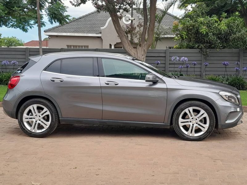 Mercedes Benz GLA 180