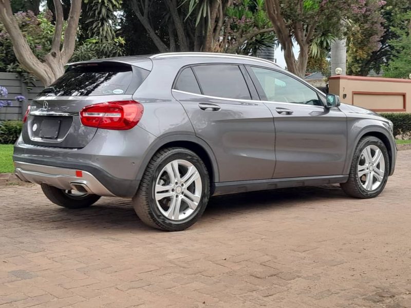 Mercedes Benz GLA 180