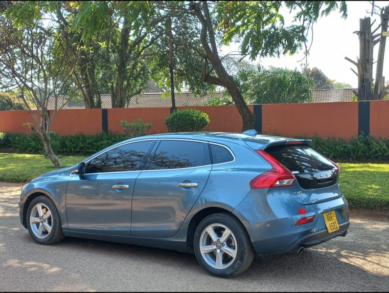 2014 VOLVO V40