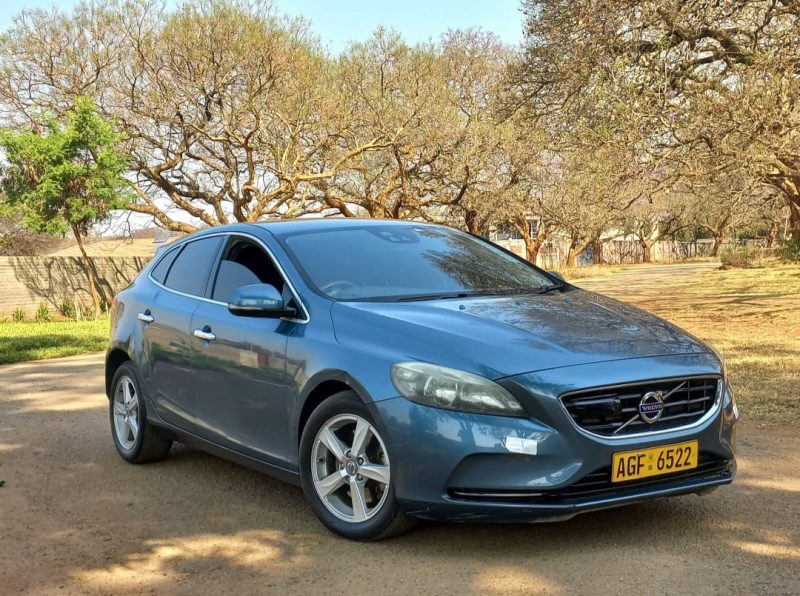 2014 VOLVO V40