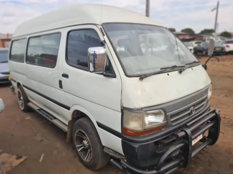 Toyota Hiace Highroof Dry 3L