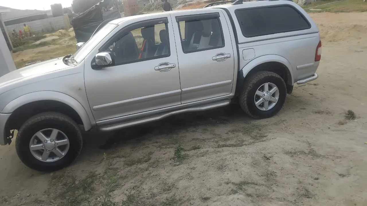 Isuzu KB300