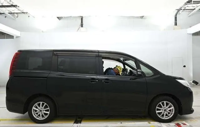 TOYOTA NOAH