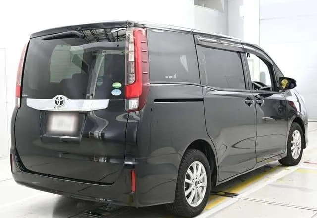 TOYOTA NOAH