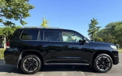 TOYOTA LAND CRUISER