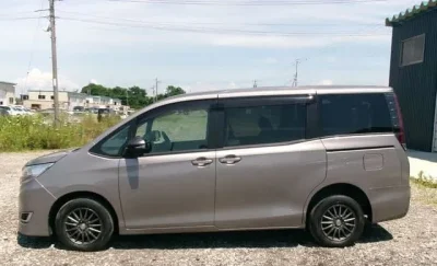TOYOTA NOAH
