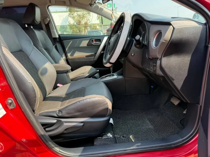 2015 Toyota Auris