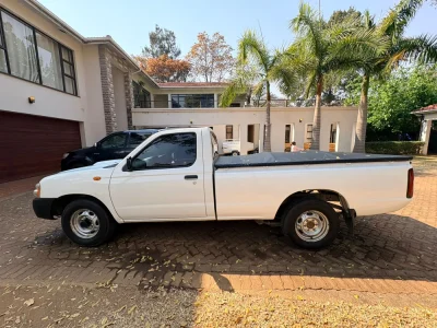 Nissan np300