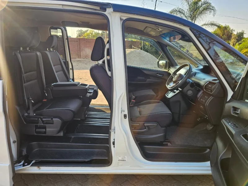 2017 Nissan Serena Hybrid