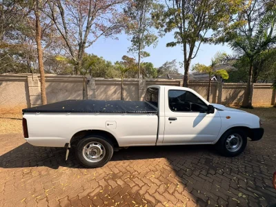 Nissan np300