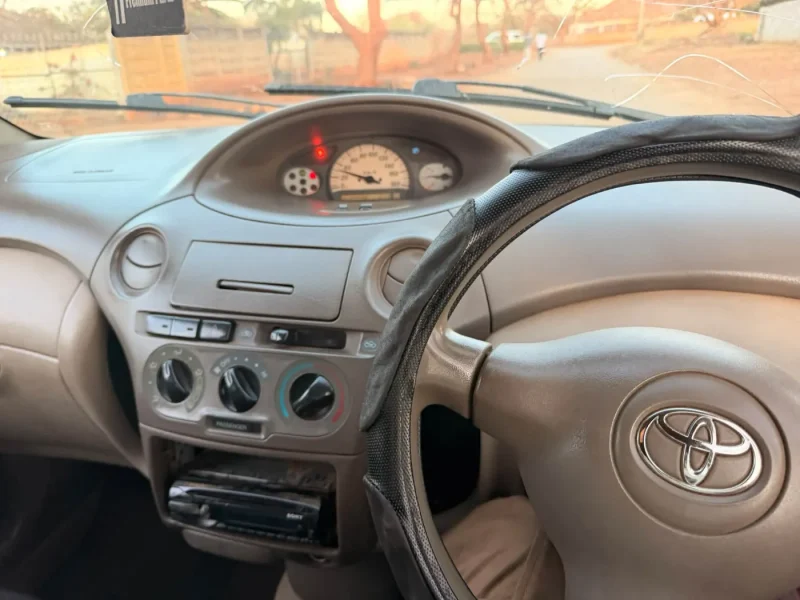 Toyota Platz 1L