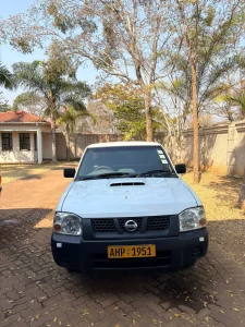Nissan np300