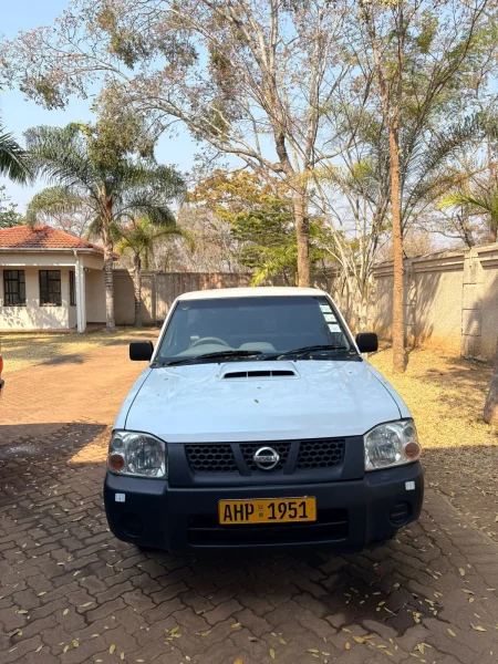 Nissan np300