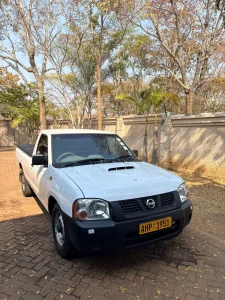 Nissan np300